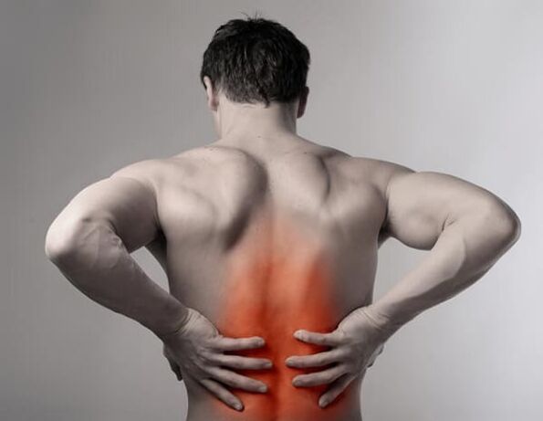 Dolor de espalda debido a osteocondrosis de la columna.